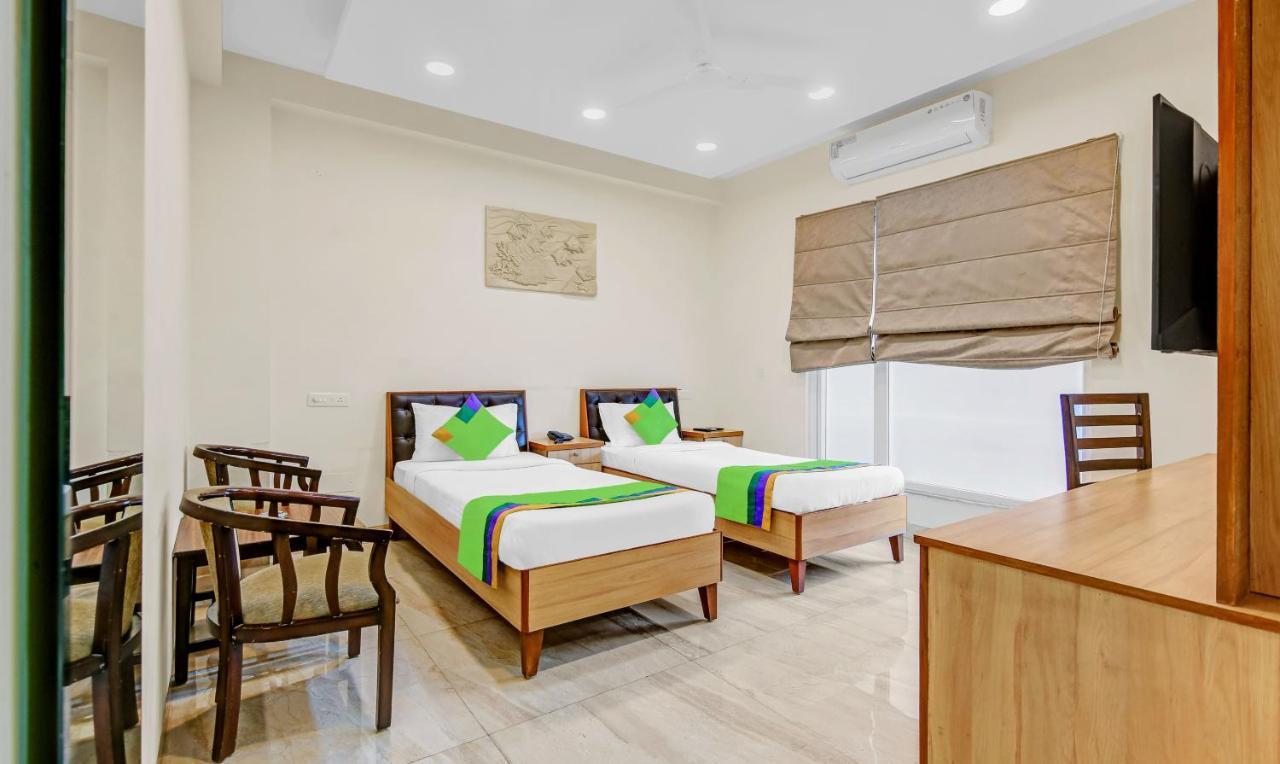 Treebo Sai Village Gold Souk - Sec 43 Gurgaon Exterior photo