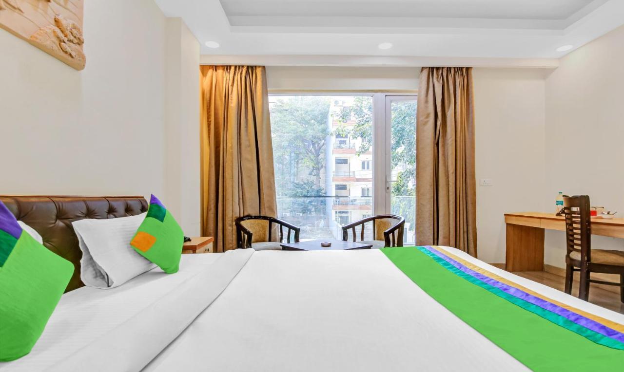 Treebo Sai Village Gold Souk - Sec 43 Gurgaon Exterior photo
