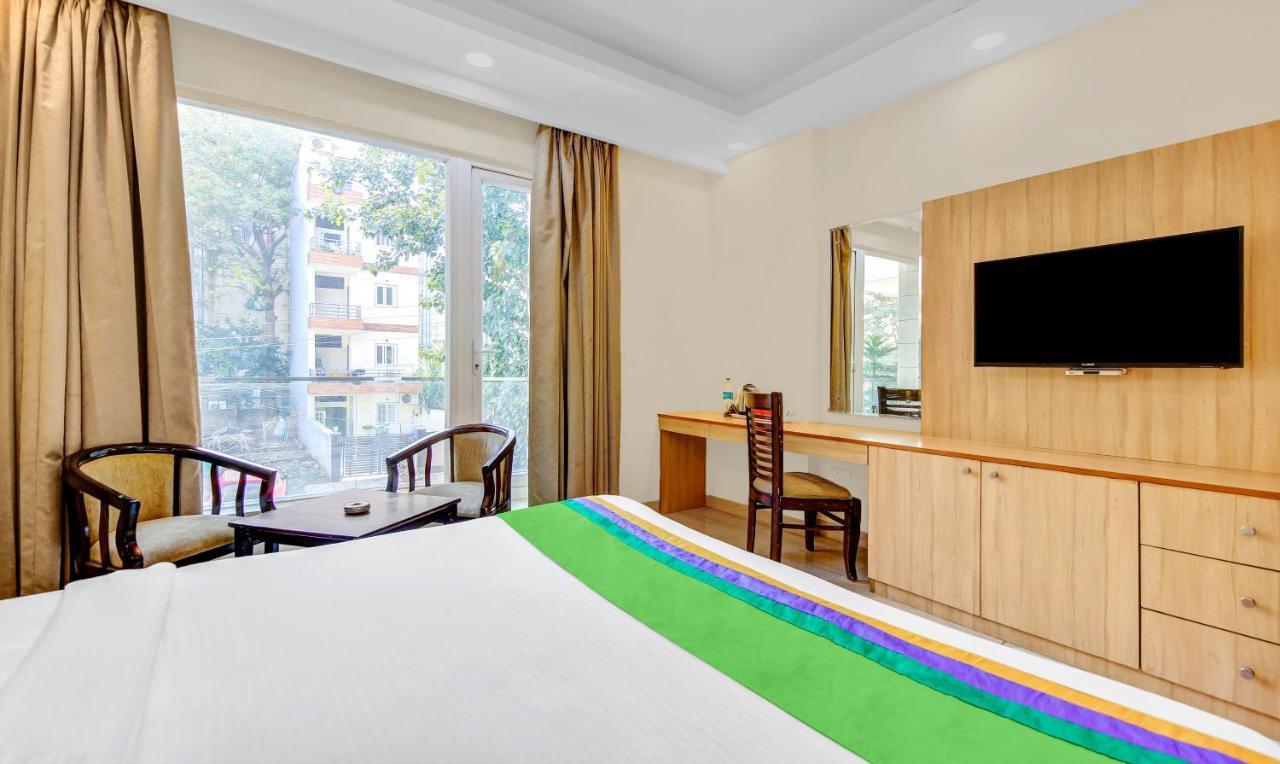 Treebo Sai Village Gold Souk - Sec 43 Gurgaon Exterior photo