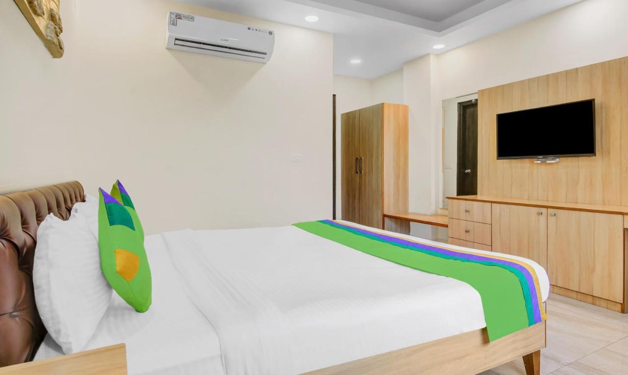 Treebo Sai Village Gold Souk - Sec 43 Gurgaon Exterior photo