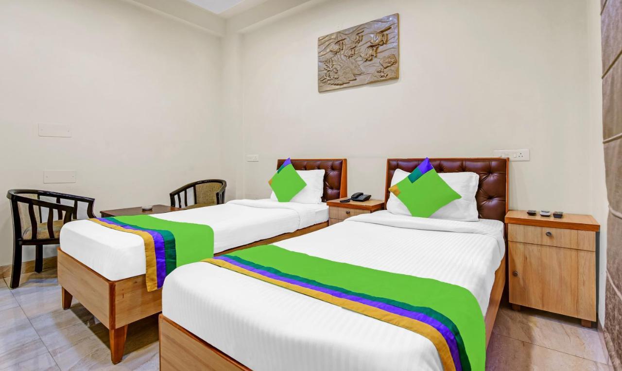 Treebo Sai Village Gold Souk - Sec 43 Gurgaon Exterior photo