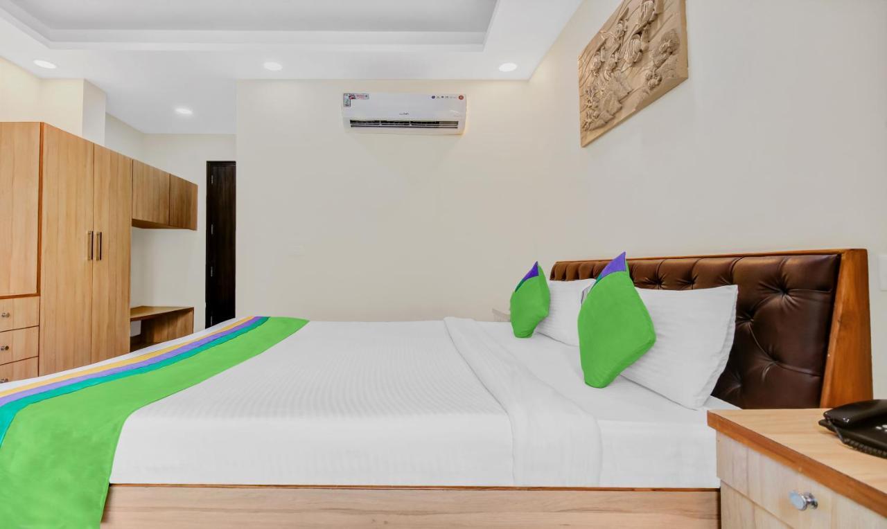 Treebo Sai Village Gold Souk - Sec 43 Gurgaon Exterior photo