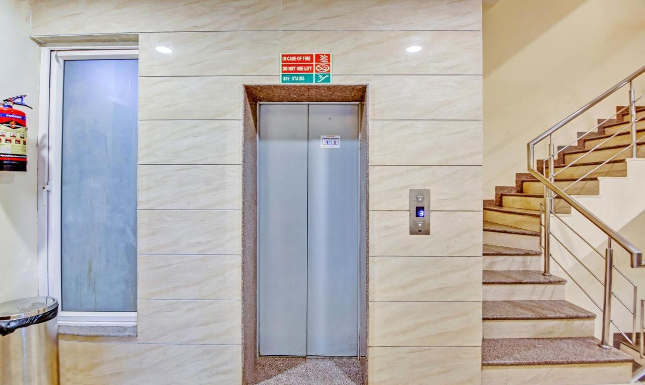 Treebo Sai Village Gold Souk - Sec 43 Gurgaon Exterior photo